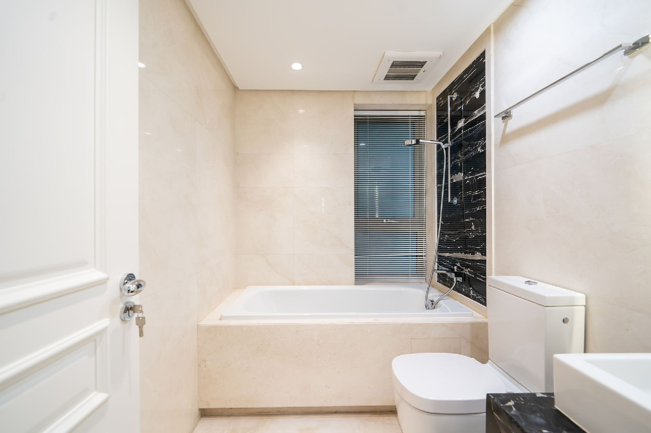 Eight Park Avenue - Image 9