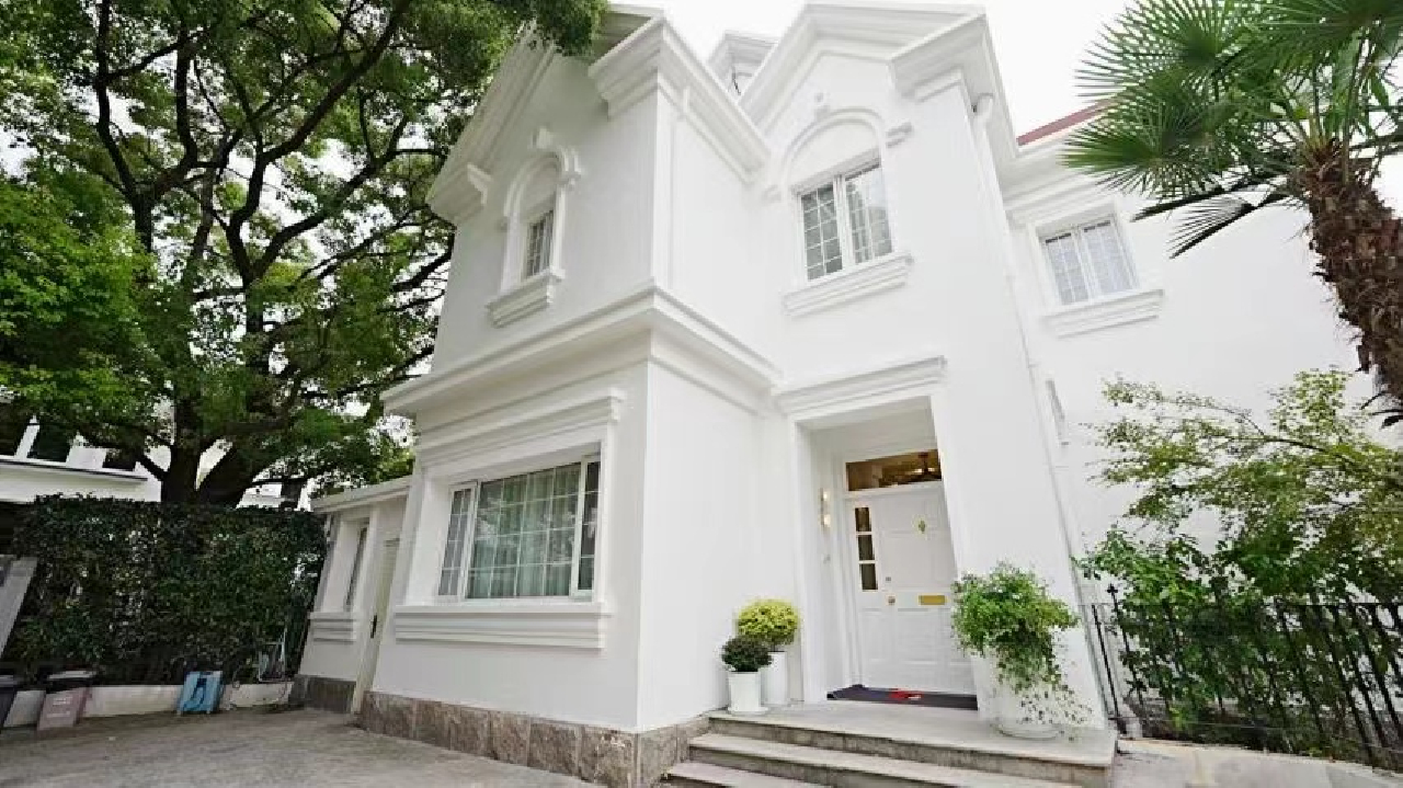 Elegant Garden - Image 2