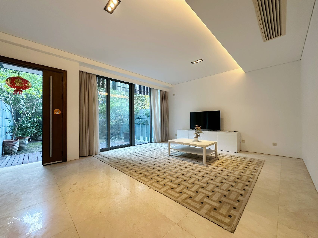 Lakeside Villa - Image 3