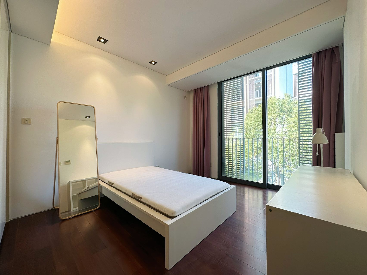 Lakeside Villa - Image 12