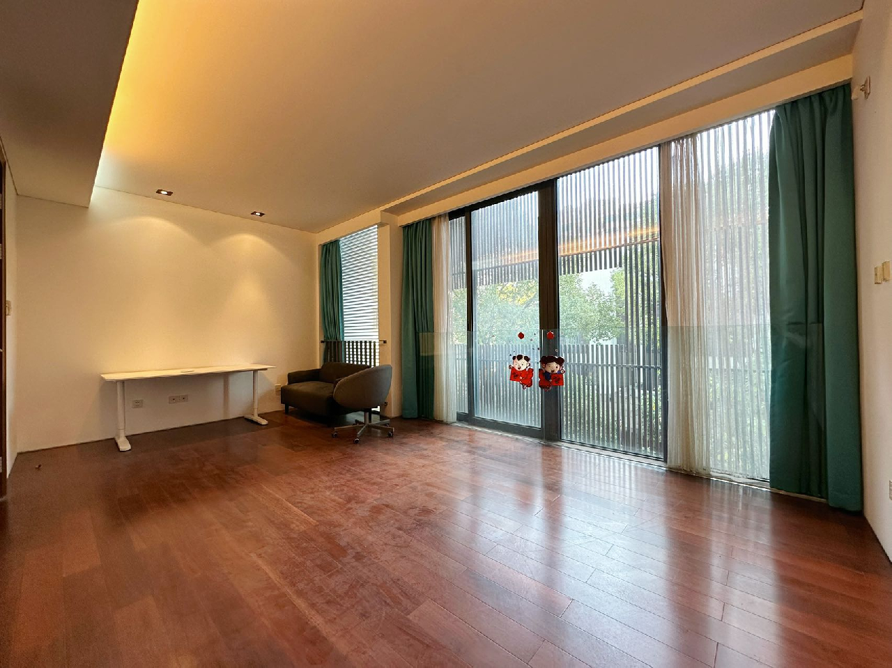 Lakeside Villa - Image 10