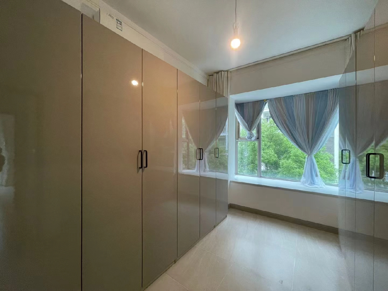 The Lakeville - Image 4