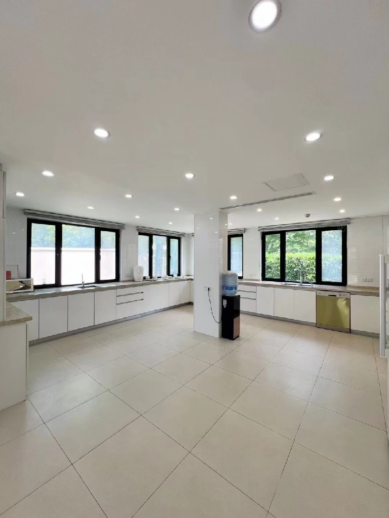 Shanghai Age-Risen Villa - Image 7