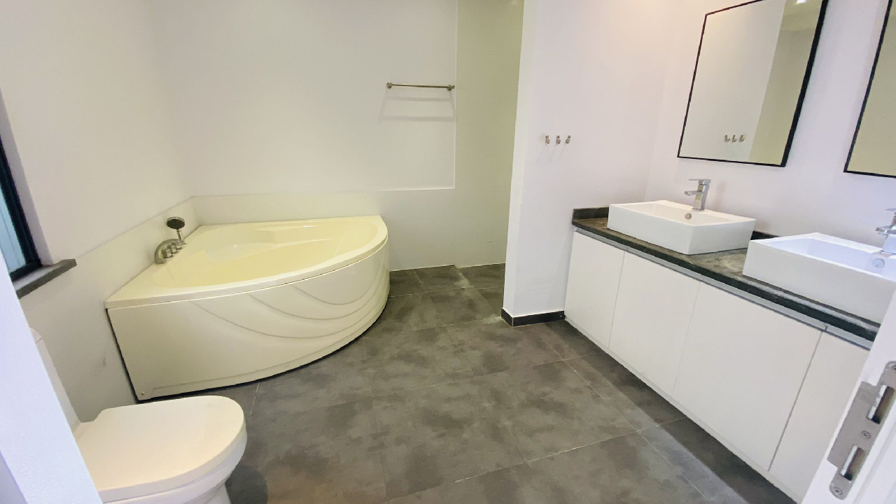 Lakeside Villa - Image 8