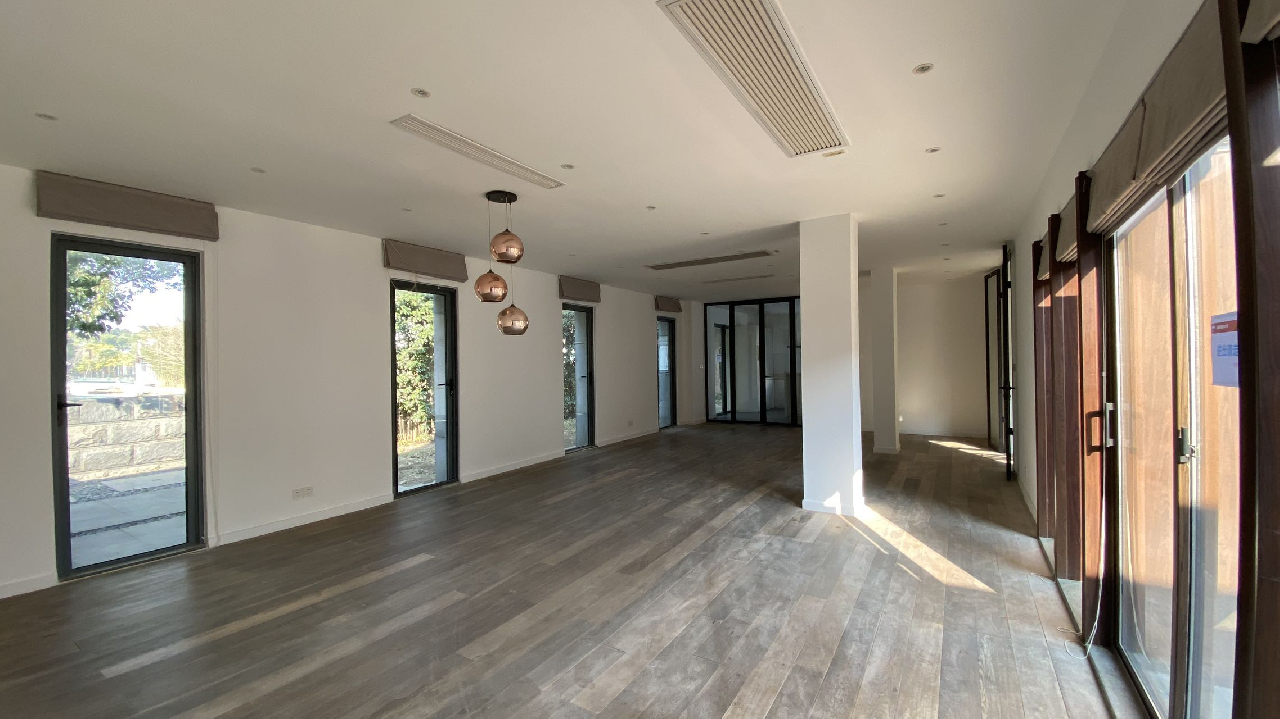 Lakeside Villa - Image 3