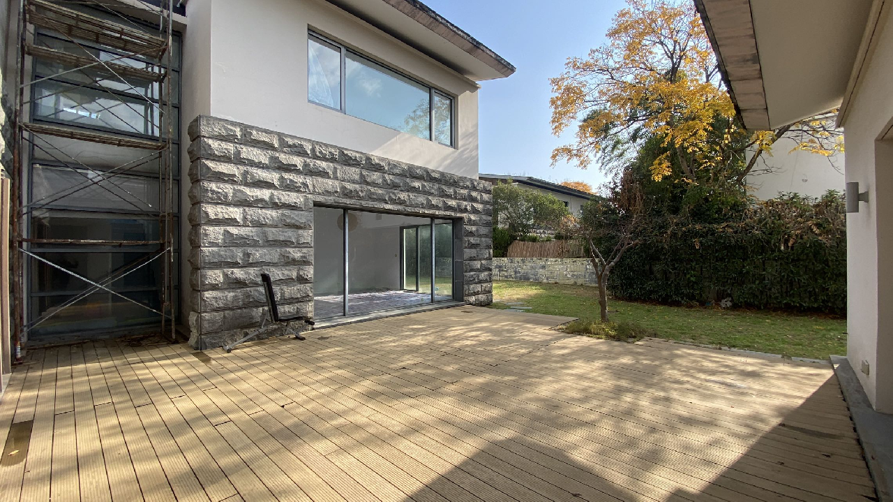 Lakeside Villa - Image 5