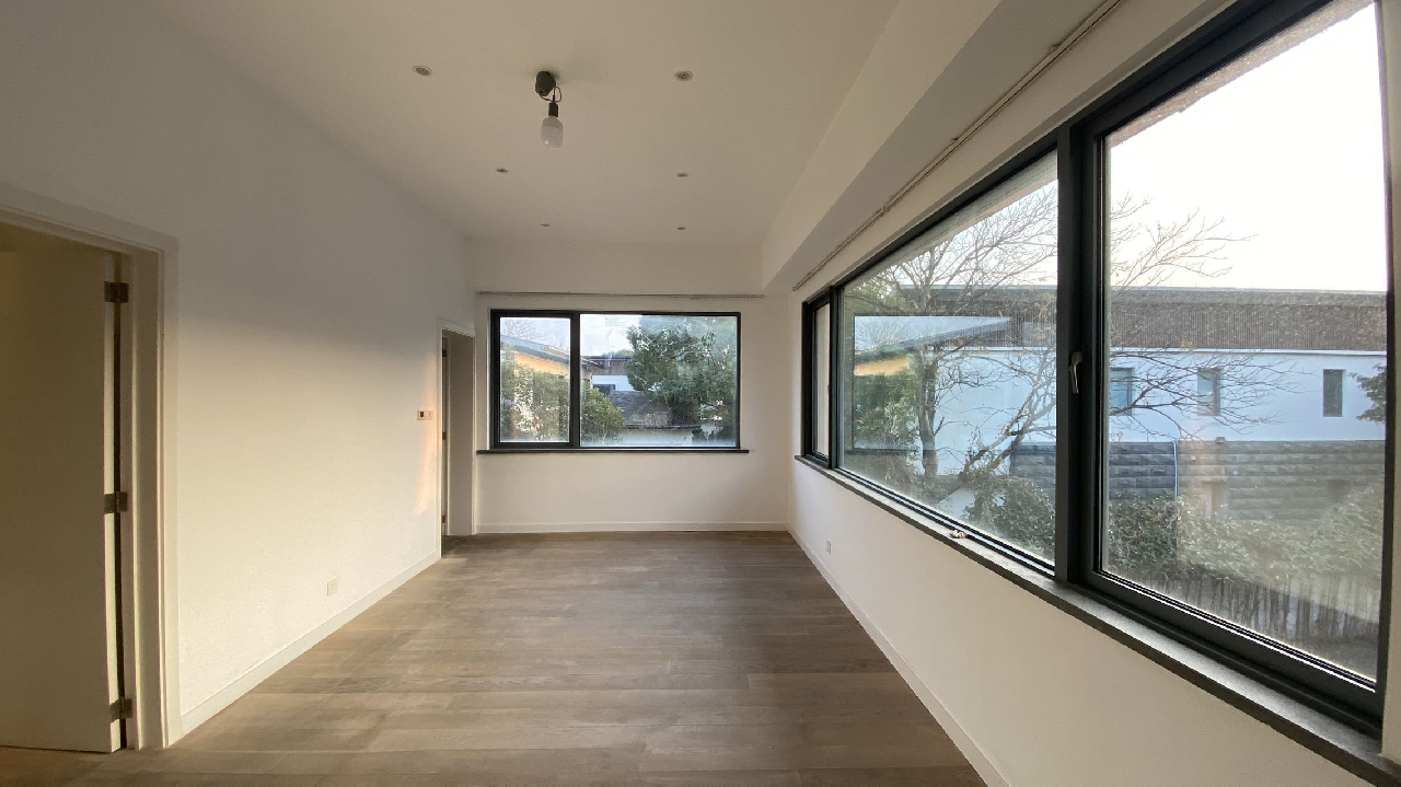 Lakeside Villa - Image 10