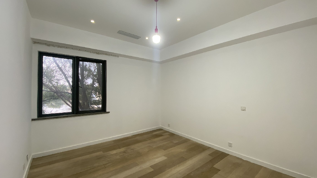 Lakeside Villa - Image 11