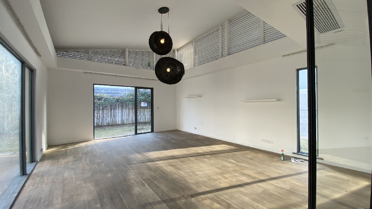 Lakeside Villa - Image 9