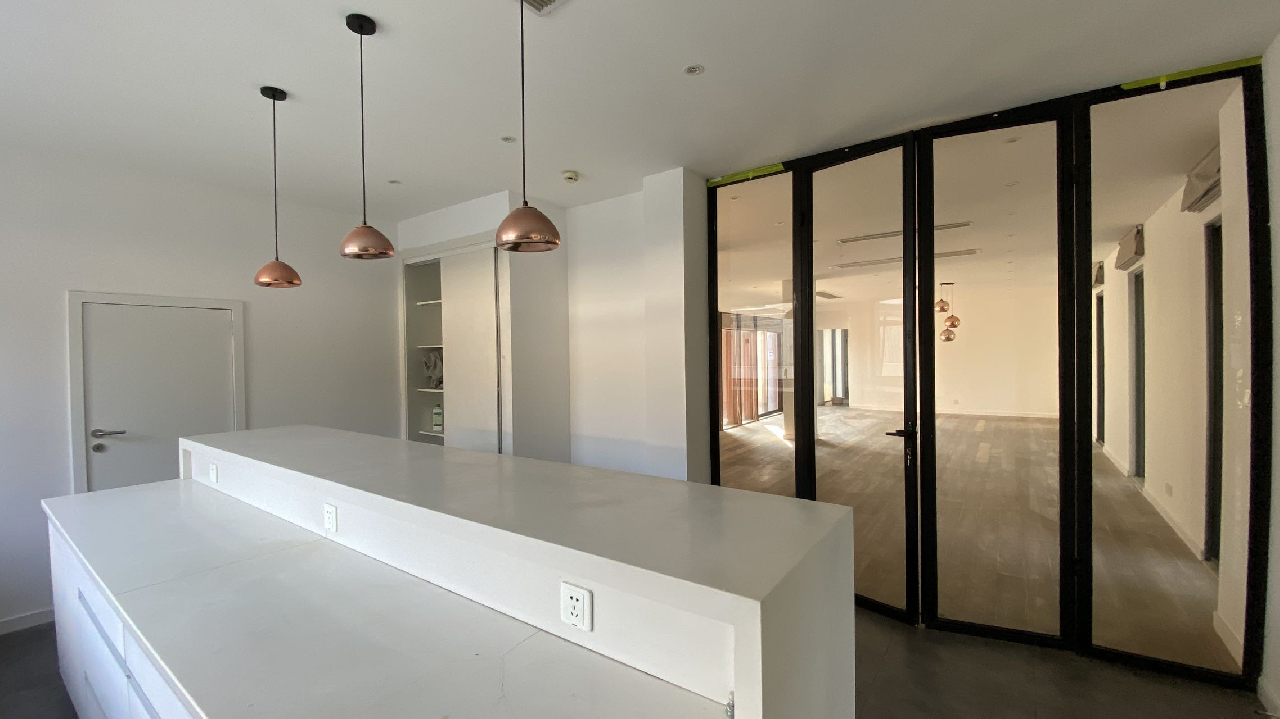 Lakeside Villa - Image 4