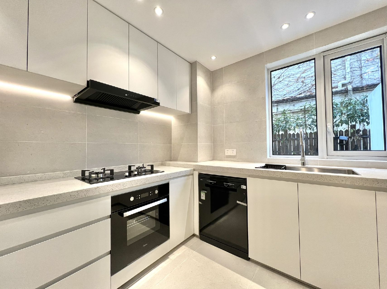 Elite Garden - Image 4