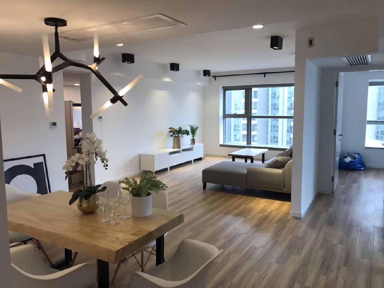 Eight Park Avenue - Image 2