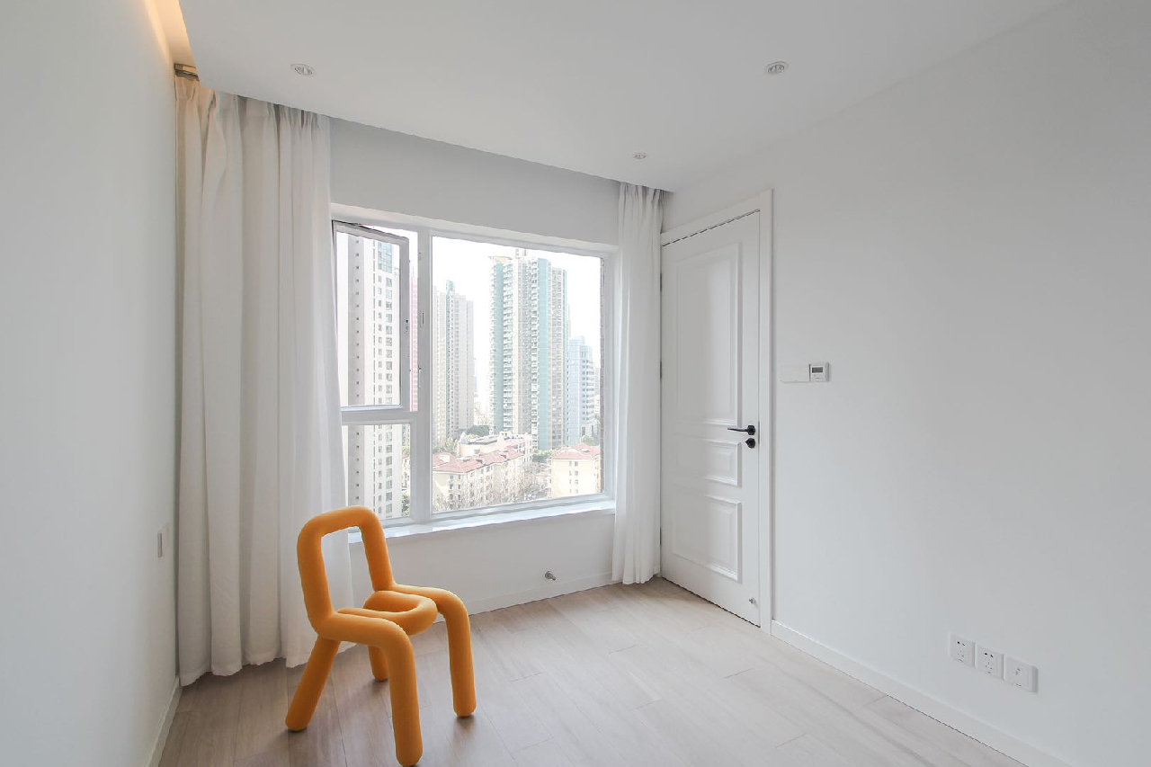 The Courtyard - Image 10