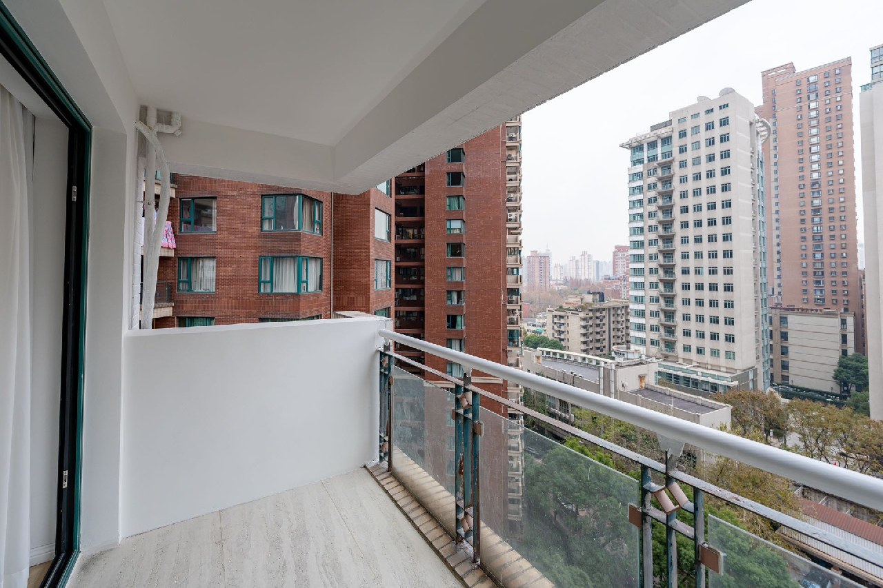 The Courtyard - Image 8