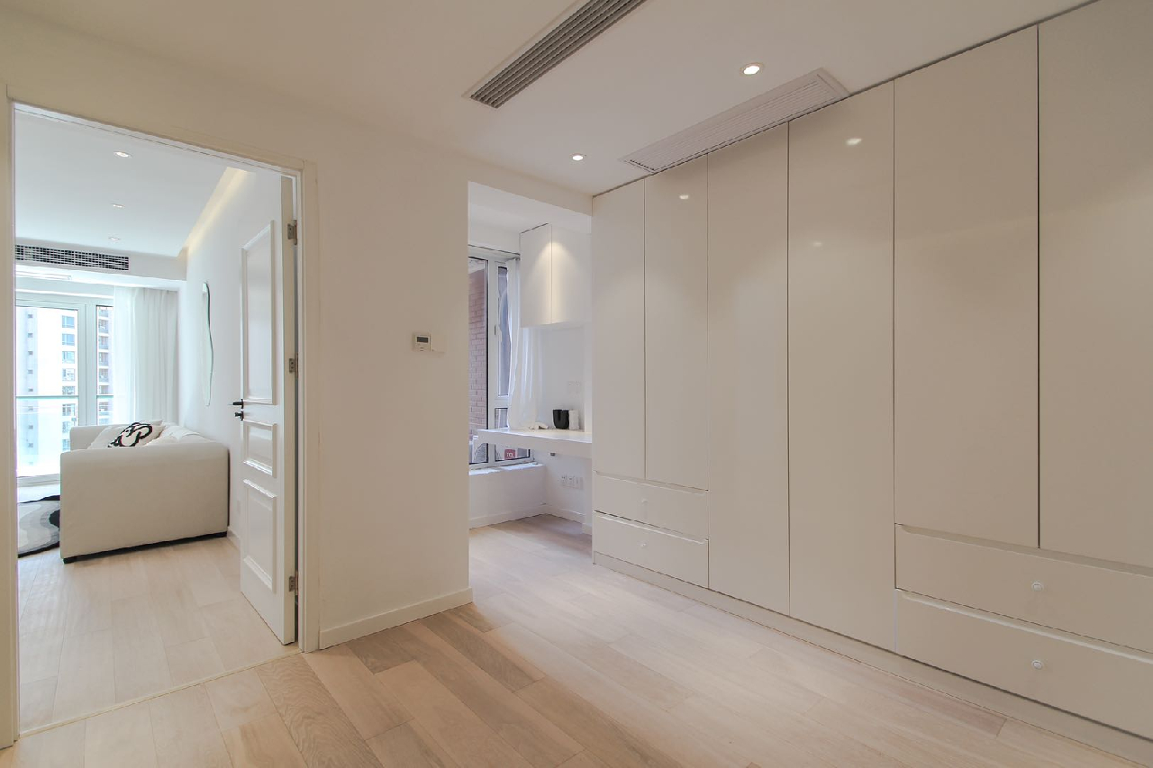 The Courtyard - Image 11