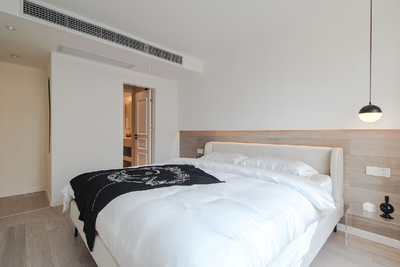 The Courtyard - Image 9