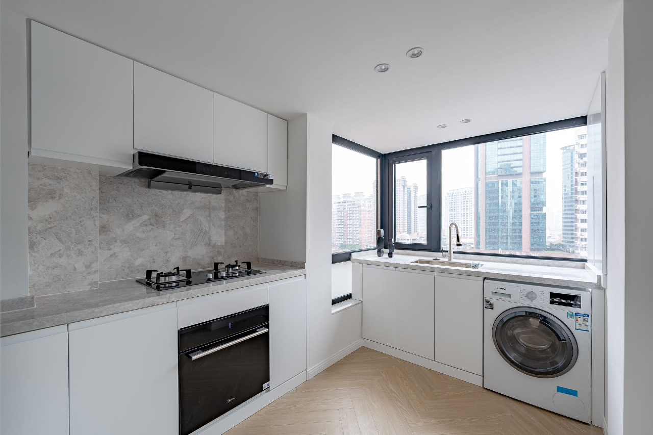 The Courtyard - Image 7