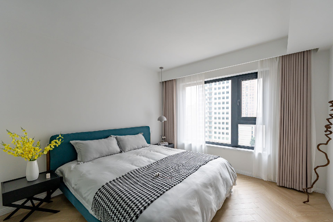 The Courtyard - Image 6