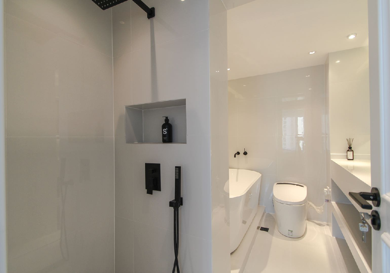 The Courtyard - Image 14