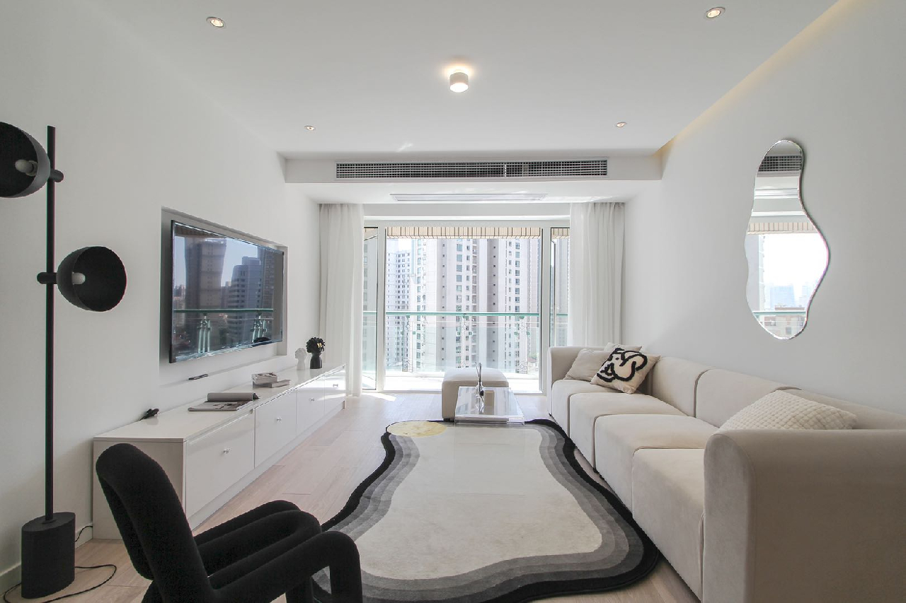 The Courtyard - Image 6