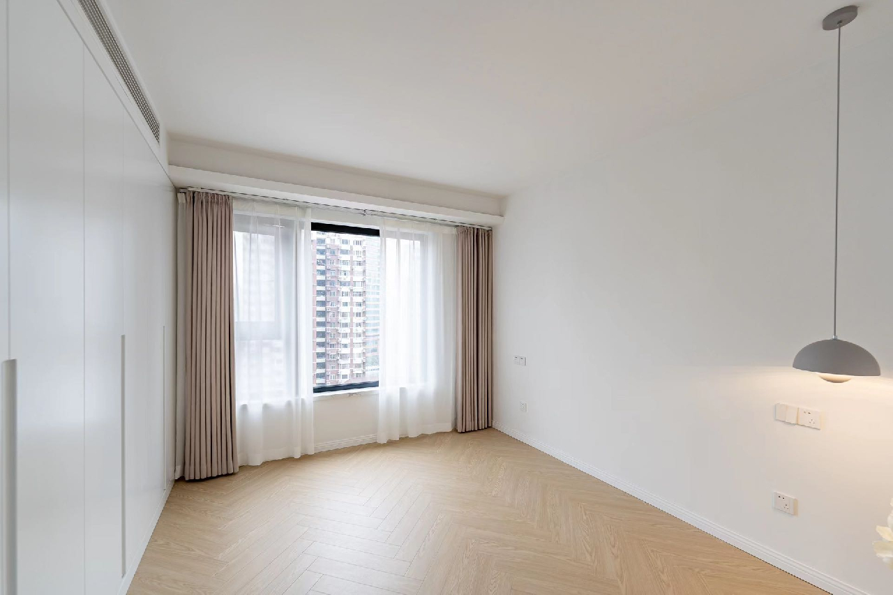 The Courtyard - Image 3