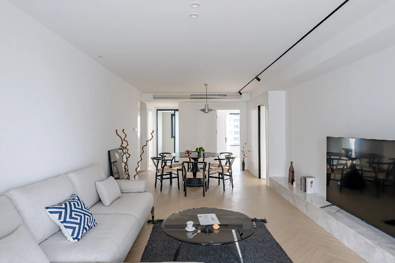 The Courtyard - Image 4