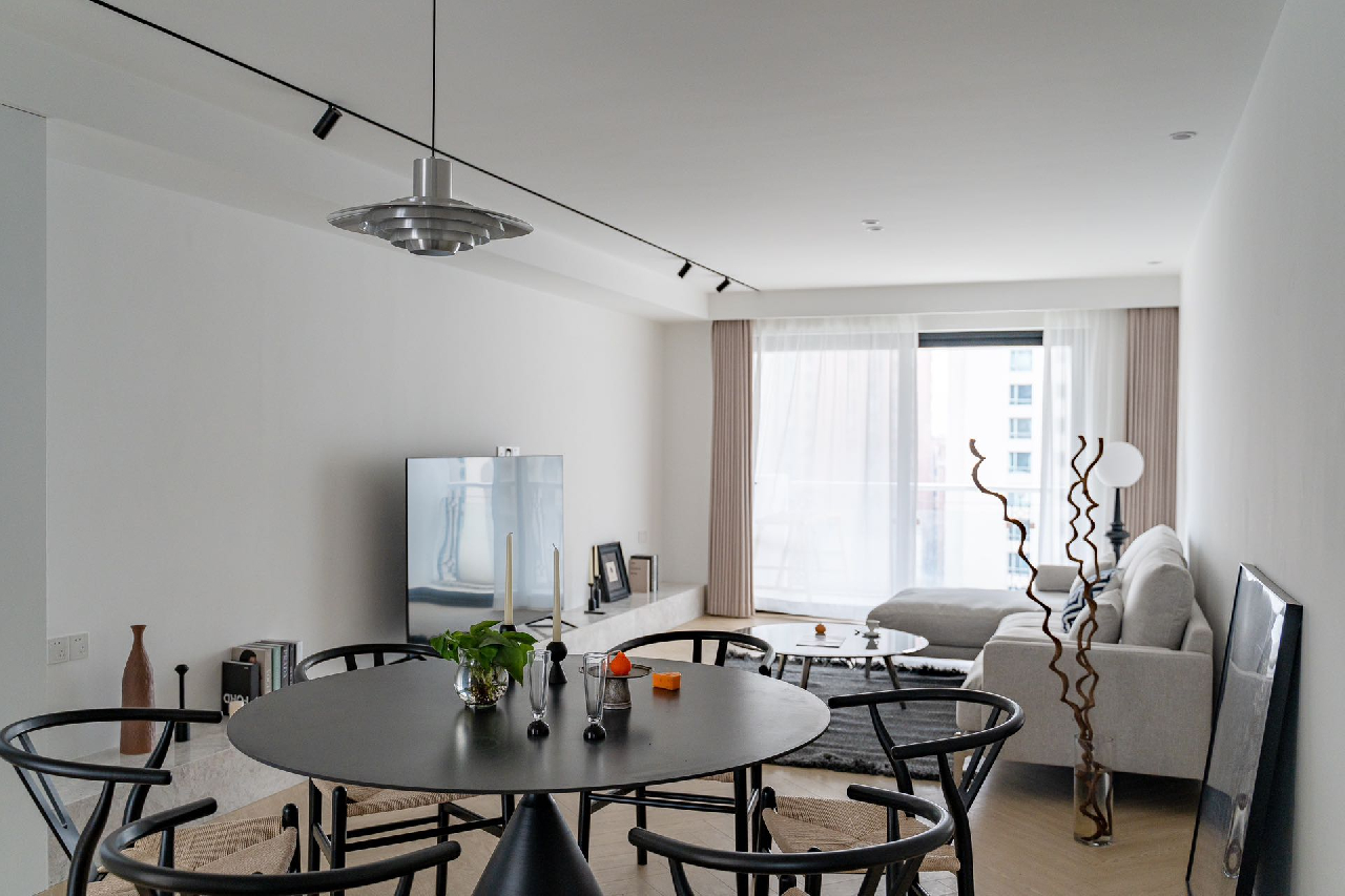 The Courtyard - Image 2