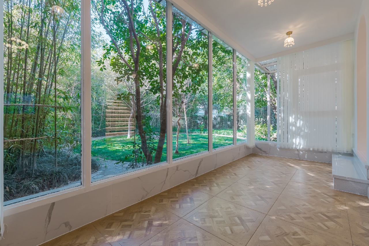 China Garden - Image 6