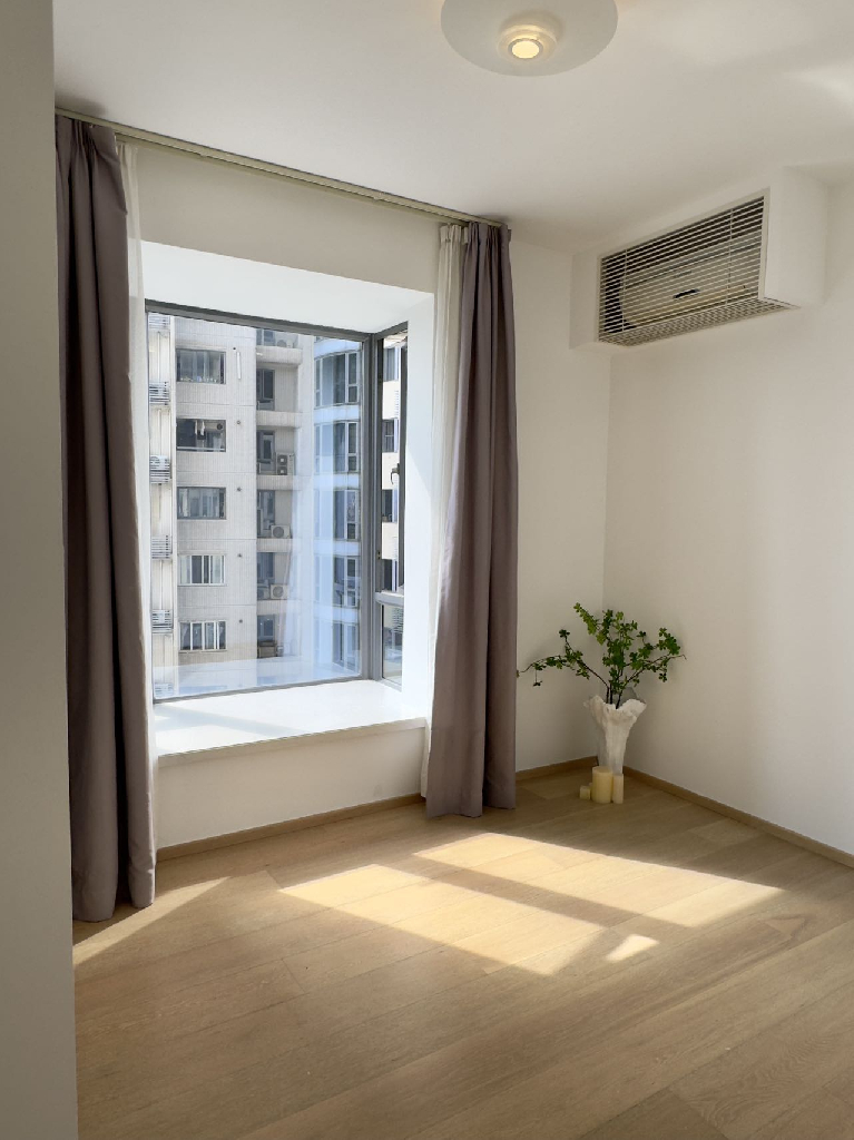 The Summit - Image 6