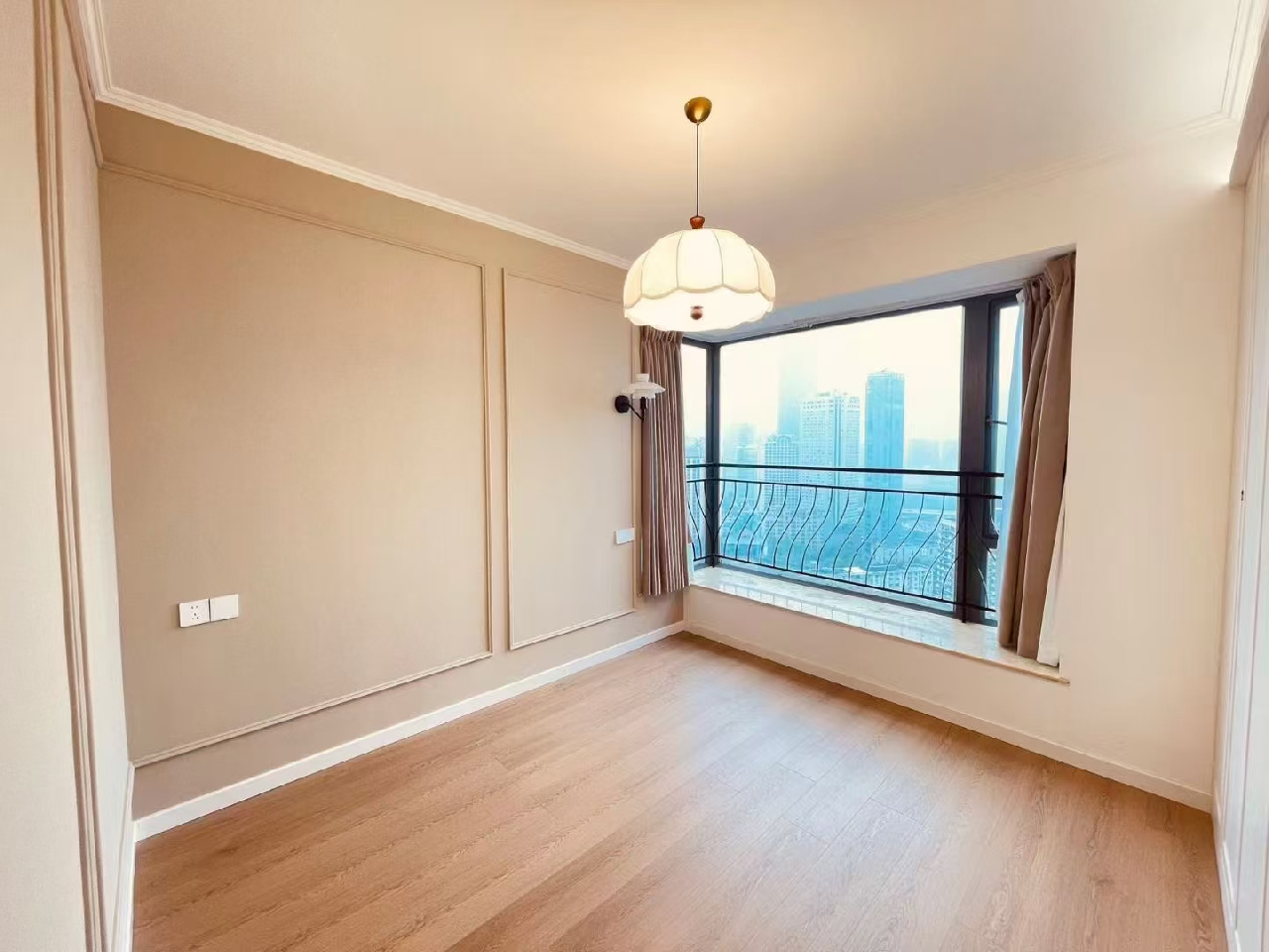 The Summit - Image 7