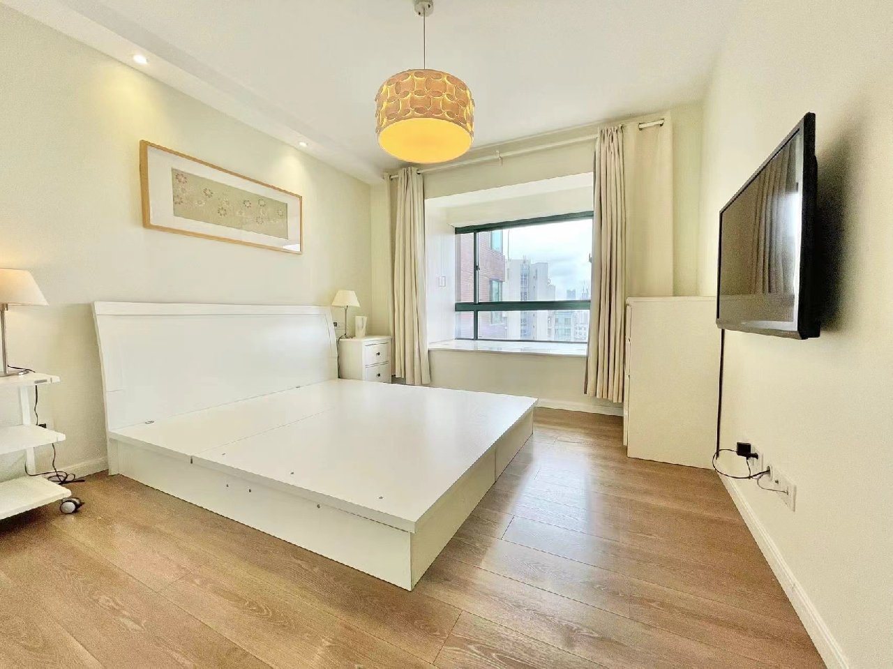 The Courtyard - Image 6