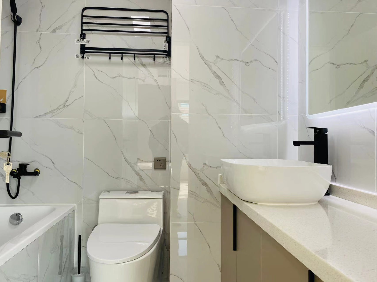 The Courtyard - Image 8