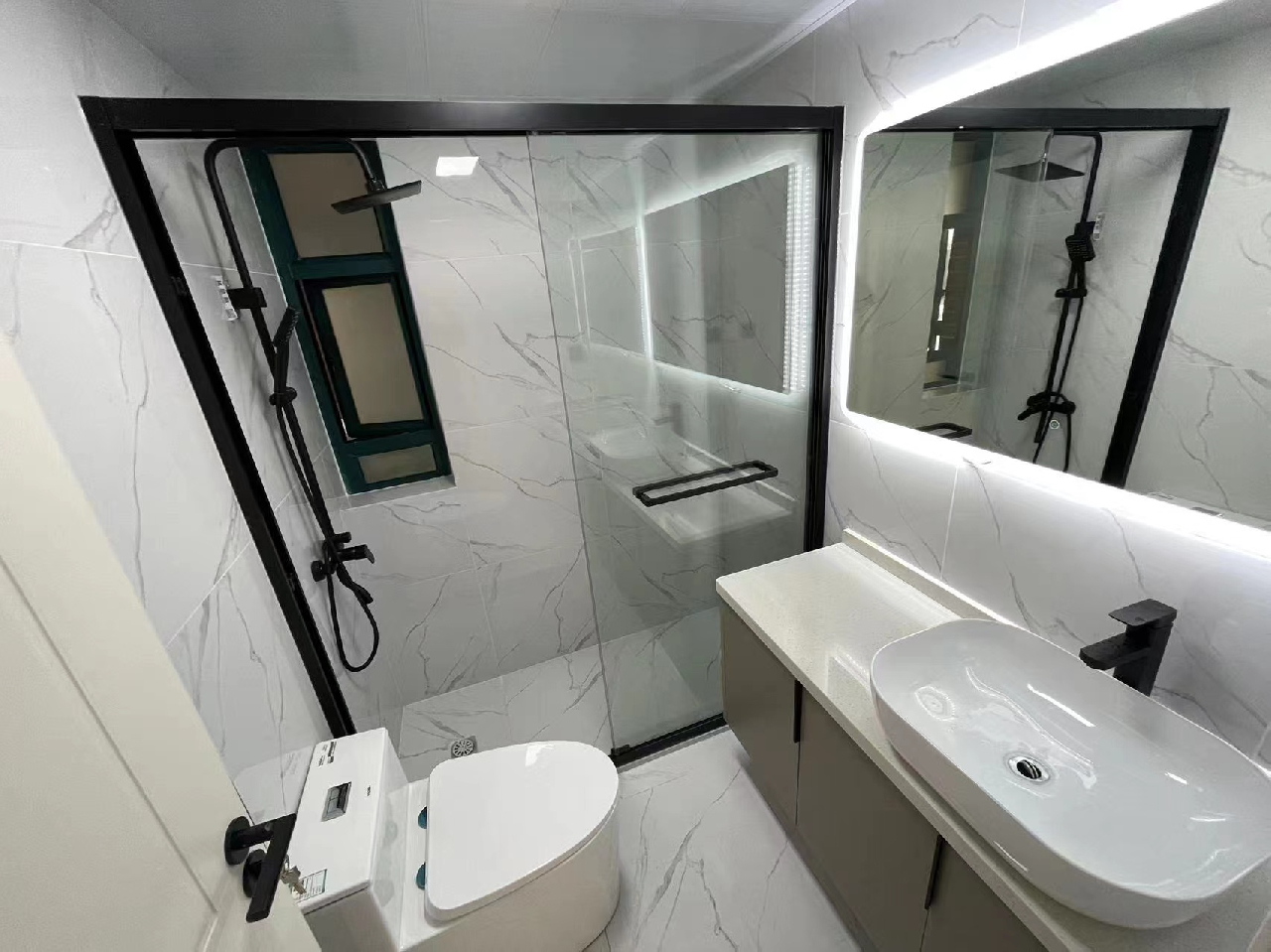 The Courtyard - Image 7