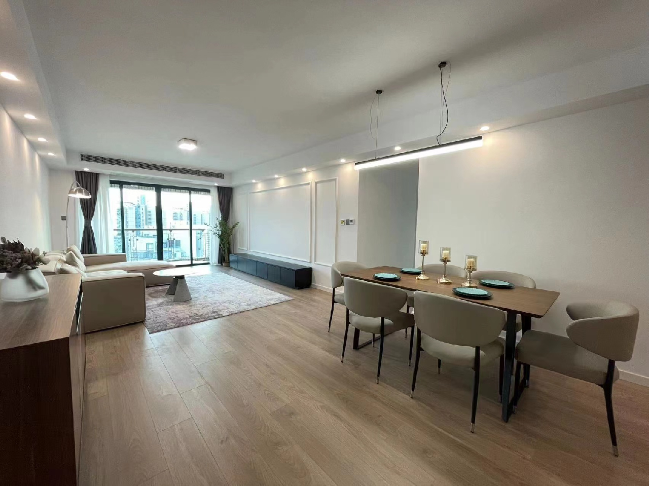 The Courtyard - Image 4