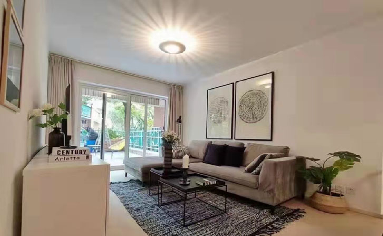 The Courtyard - Image 3