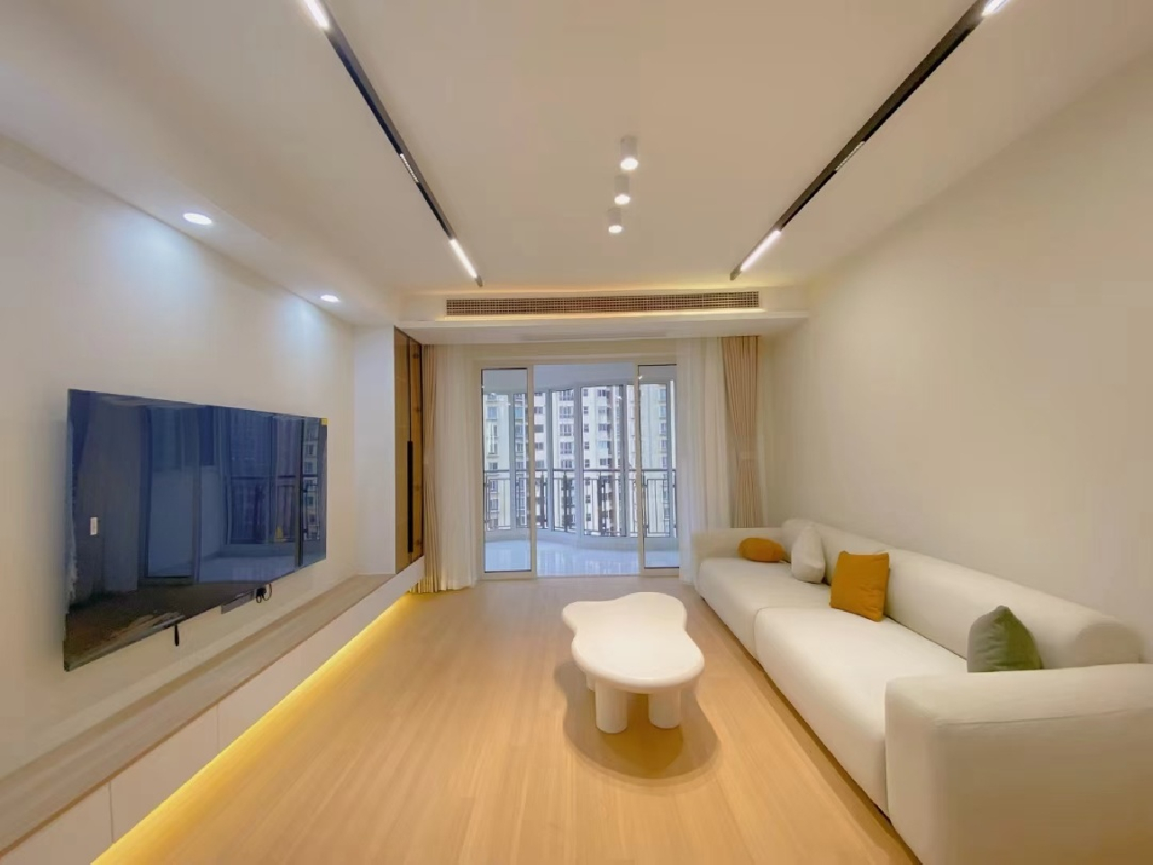 Oasis Riviera - Image 3