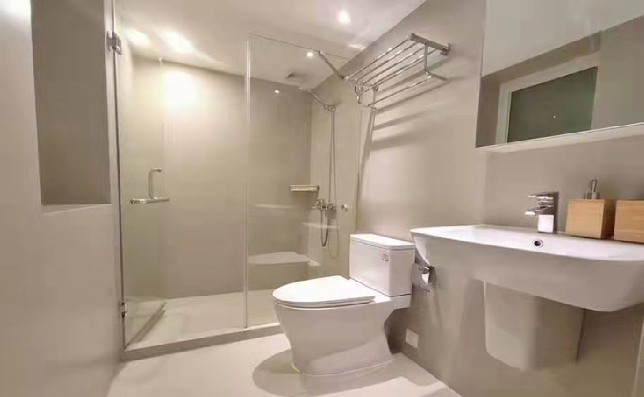 The Courtyard - Image 7