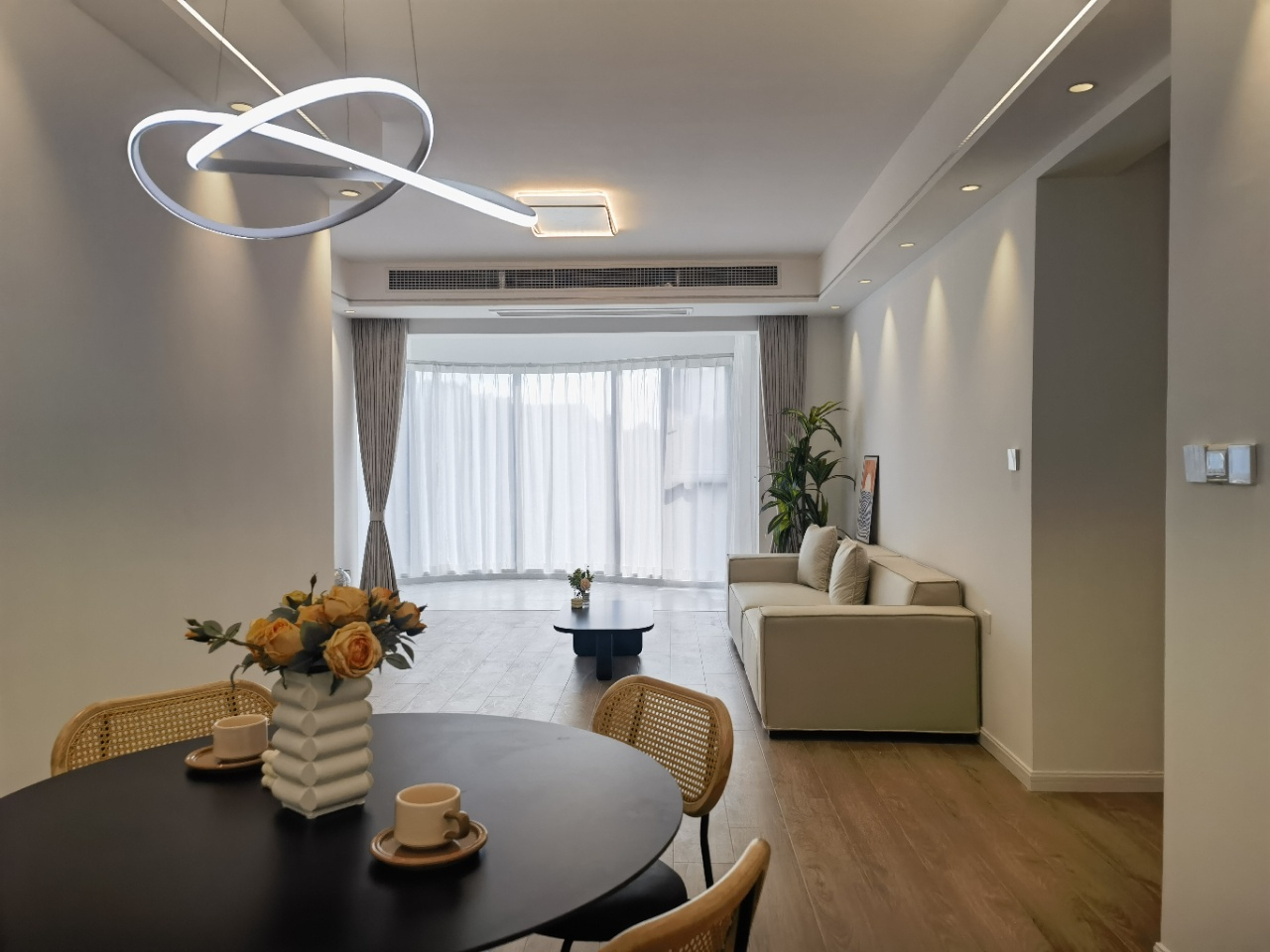 Oasis Riviera - Image 5