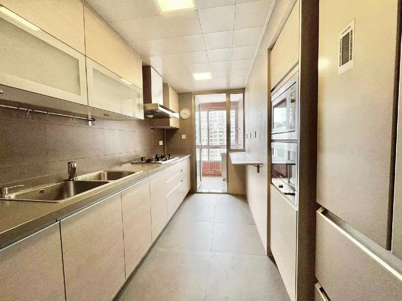 The Courtyard - Image 10