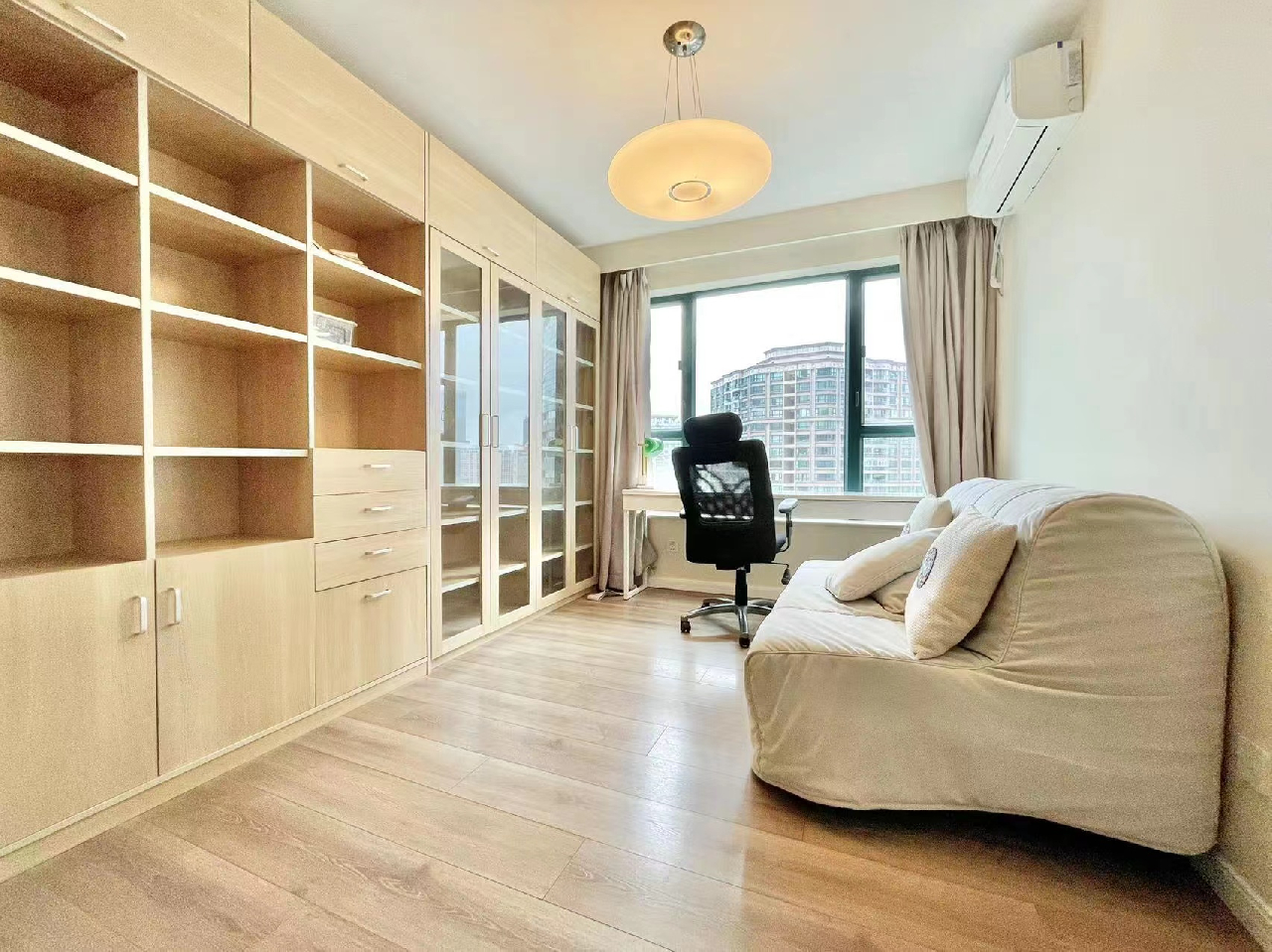 The Courtyard - Image 7