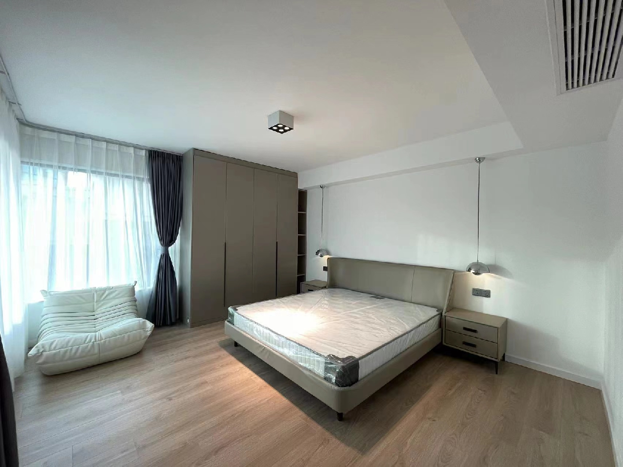 The Courtyard - Image 5