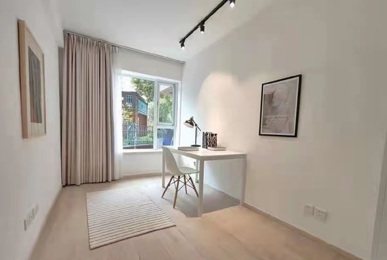 The Courtyard - Image 8