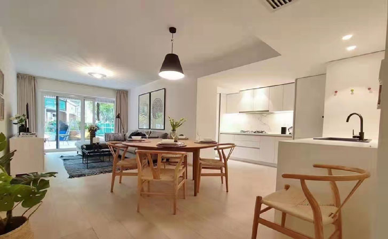 The Courtyard - Image 2