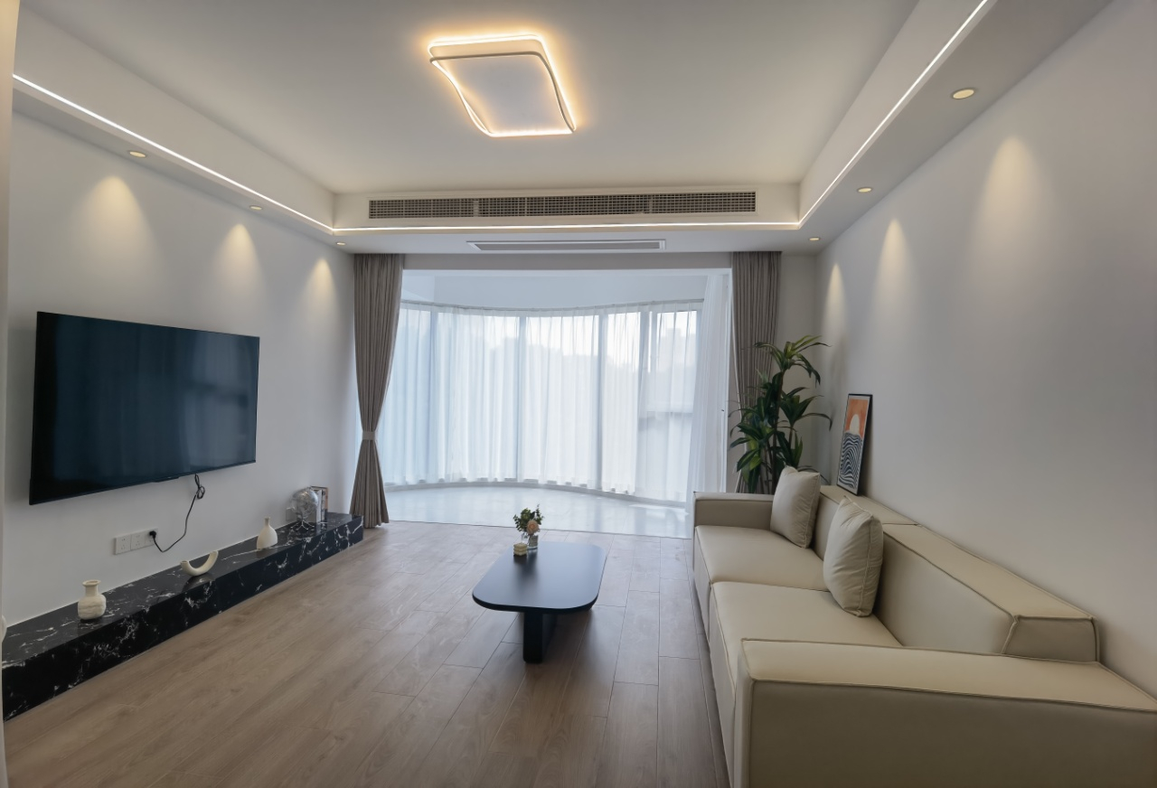 Oasis Riviera - Image 2