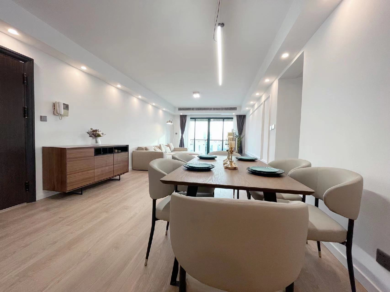 The Courtyard - Image 2