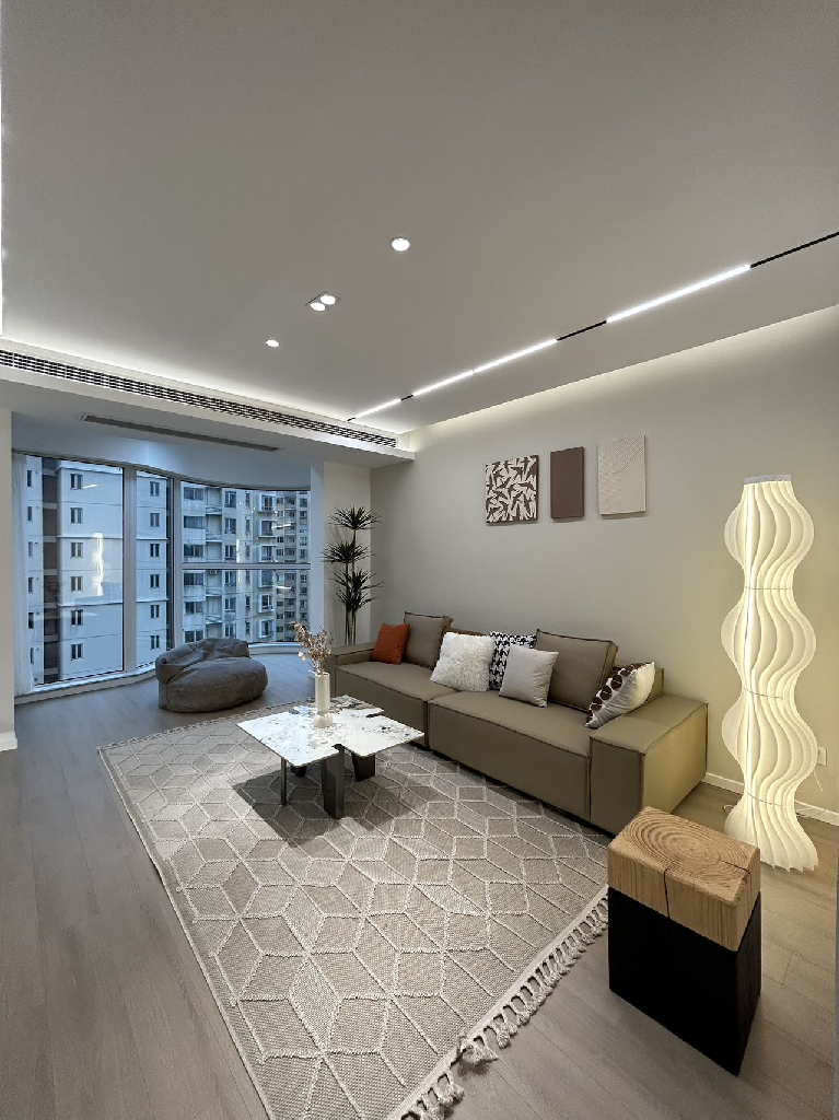 Oasis Riviera - Image 2