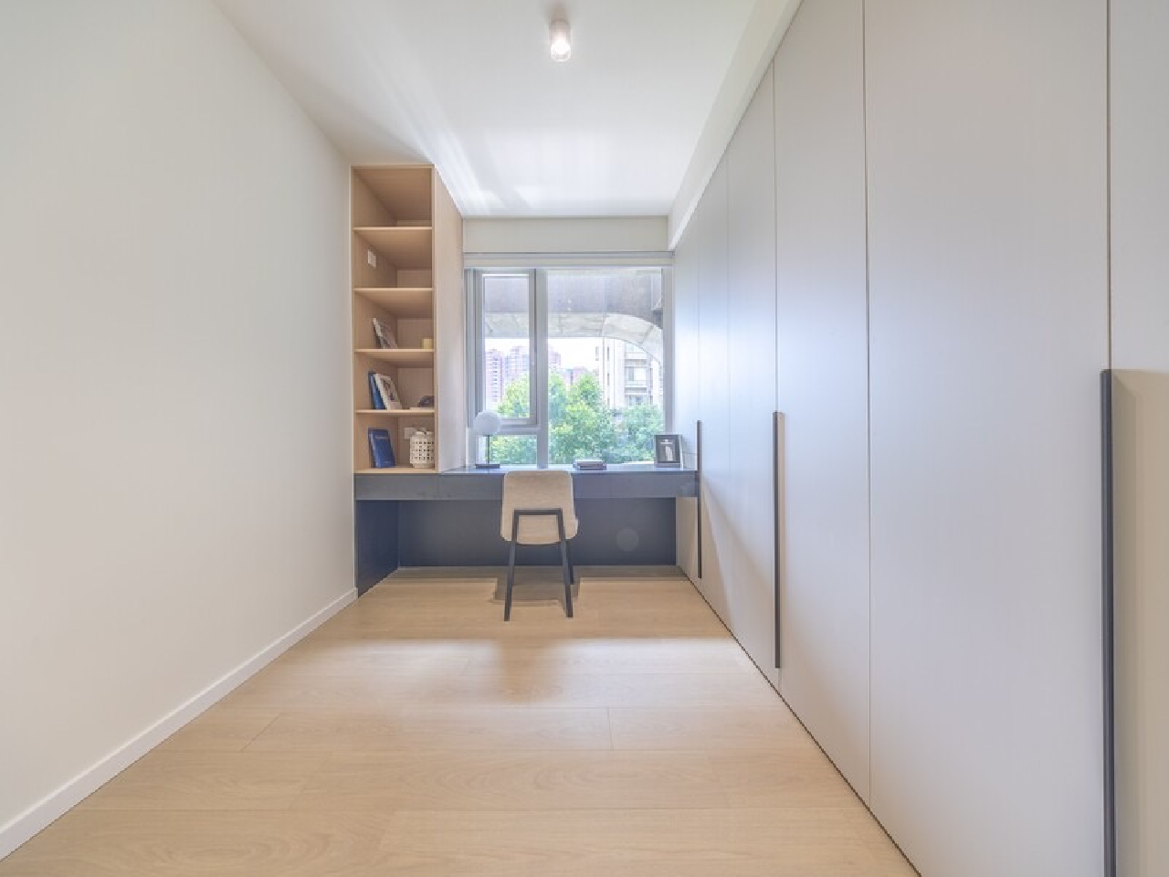 Royal Garden - Image 9