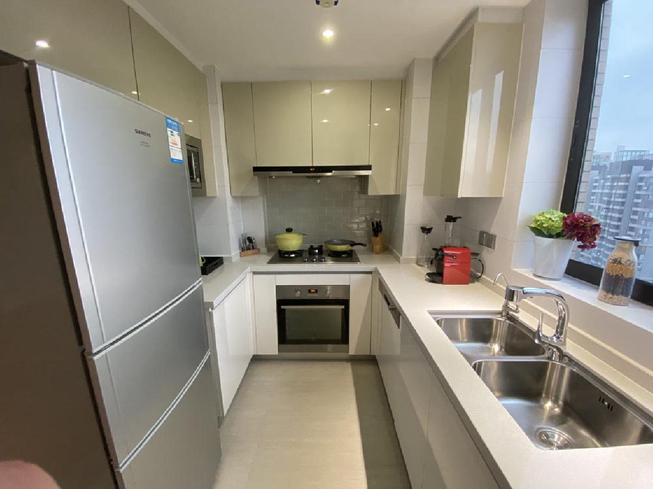 Lanson Place Luwan Serviced Apartment - Image 3