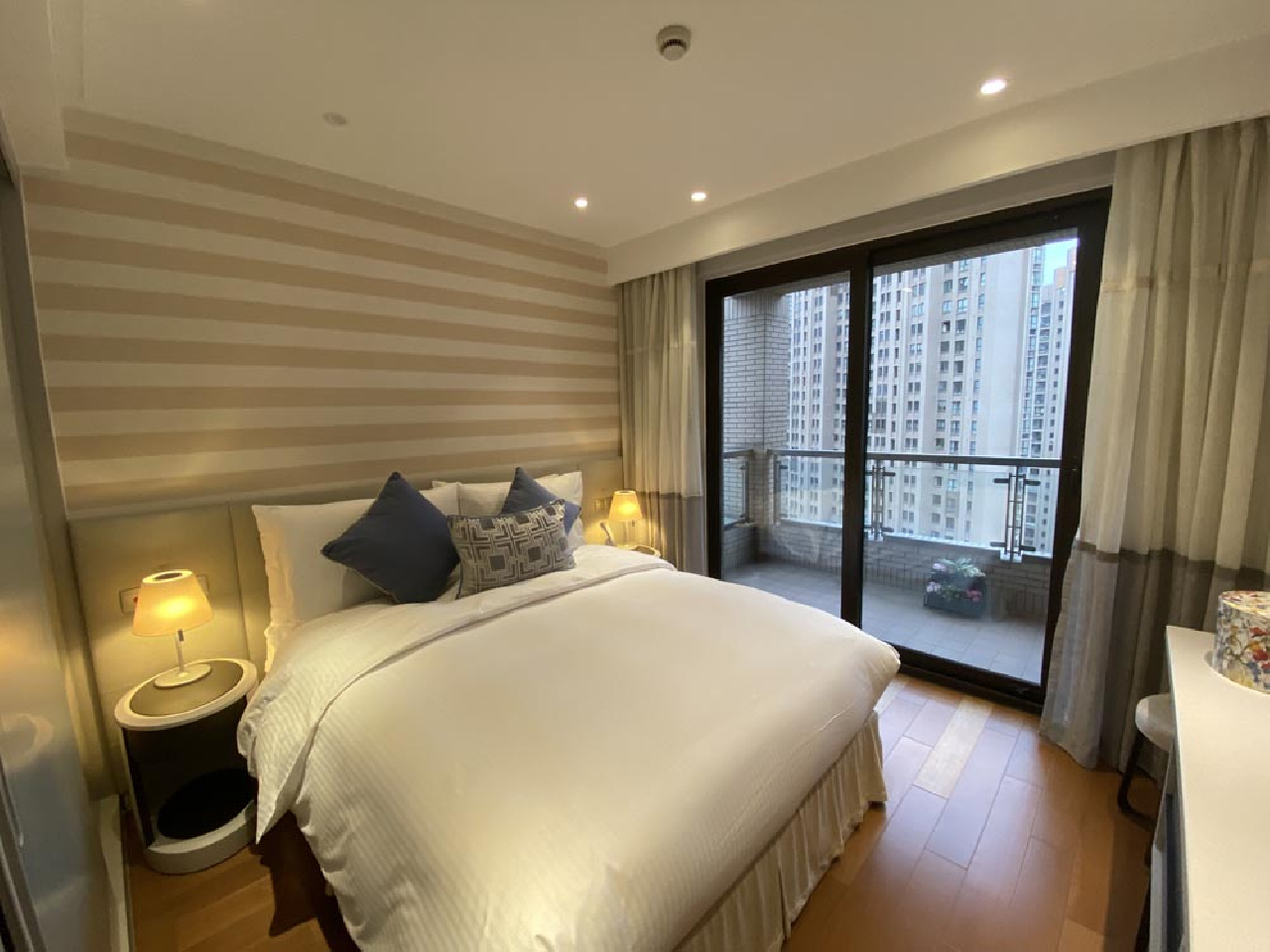 Lanson Place Luwan Serviced Apartment - Image 7