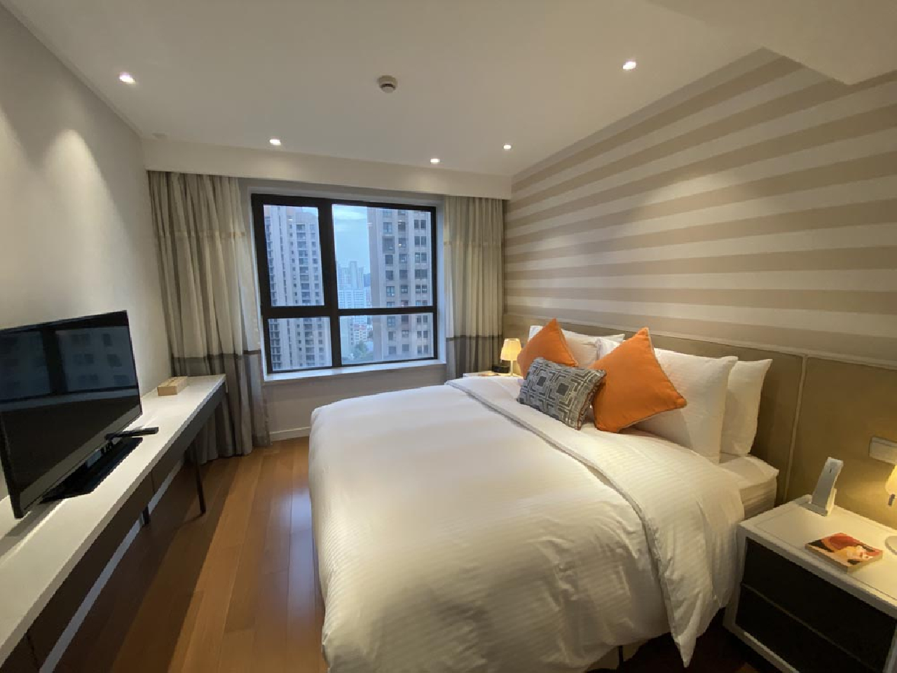 Lanson Place Luwan Serviced Apartment - Image 8